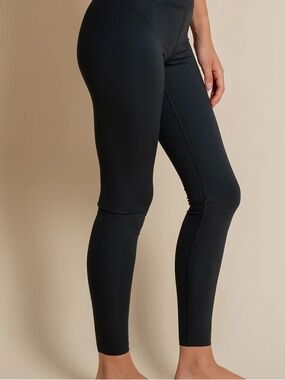 Girlfriend Collective Ribbed High-Waist Black Leggings M EUC